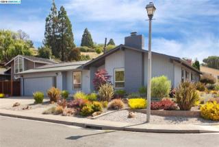 2601 Moraga Dr, Pinole, CA 94564-1205