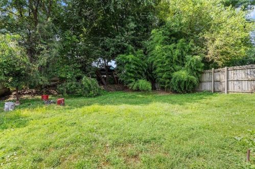 221 Seneca Dr, New Kensington, PA 15068-2130