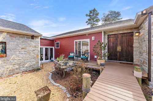 24234 Lands End Dr, Madison Mills VA  22960-3543 exterior