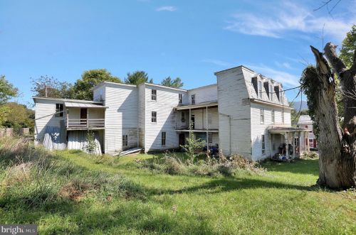 310 Main St, Edinburg VA  22824-9439 exterior