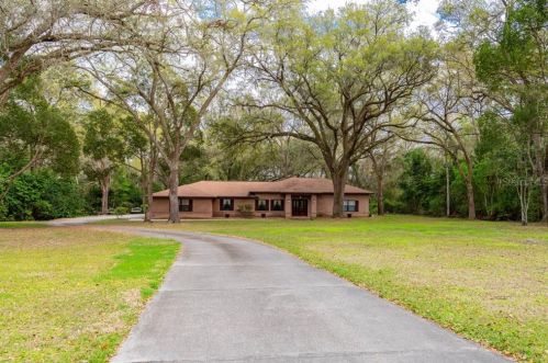 8440 Wildflower Dr, Brooksville FL  34602-5482 exterior