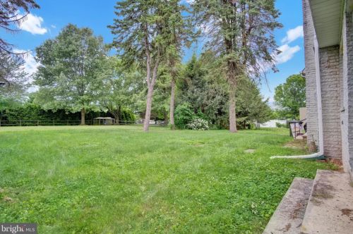 316 Kendale Rd, Red Lion PA  17356-9633 exterior