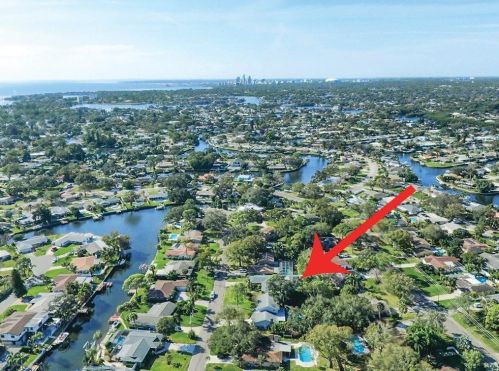 5256 Dover St, Saint Petersburg, FL 33703-3231