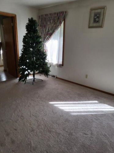 2827 White Pine Rd, Green Bay, WI 54313-7902