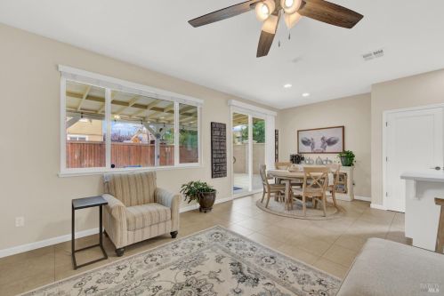 8001 Finchley Ct, Vacaville CA  95687-8253 exterior