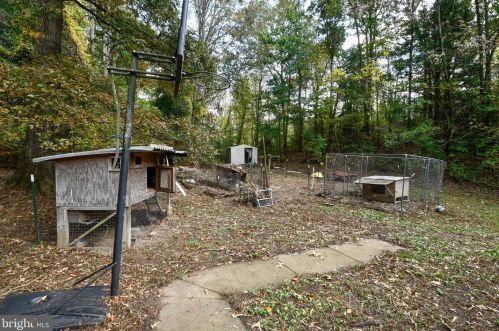 9135 James Madison Pkwy, Owens VA  22485-4905 exterior