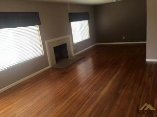 2712 Ardee Cir, Bakersfield, CA 93304-3302