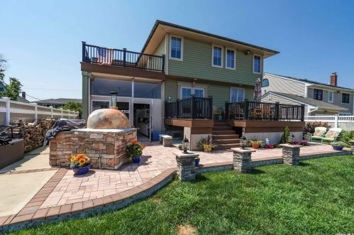 115 Annuskemunnica Rd, Babylon NY  11702-4424 exterior