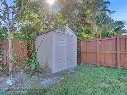 212 2nd Ct, Dania Beach FL  33004-4813 exterior