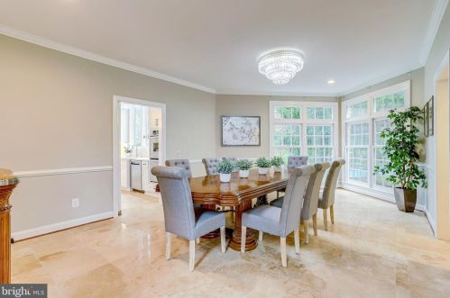 10108 Nedra Dr, Great Falls VA  22066-2835 exterior