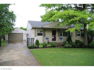 4084 Burton Dr, Cuyahoga Falls, OH 44224-3540