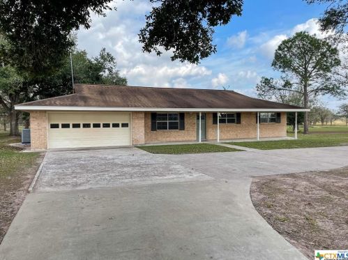 3538 Weber Rd, Victoria, TX 77905-3131