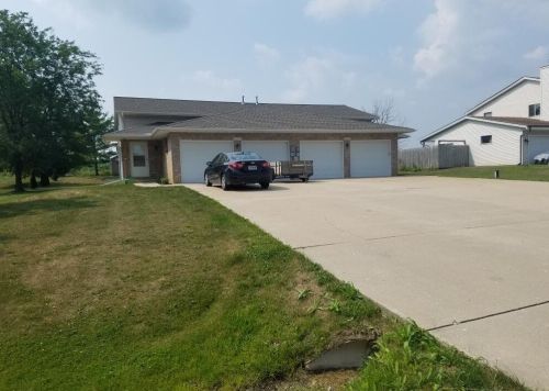 26217 Nordic Ridge Dr, Waterford, WI 53185-5520