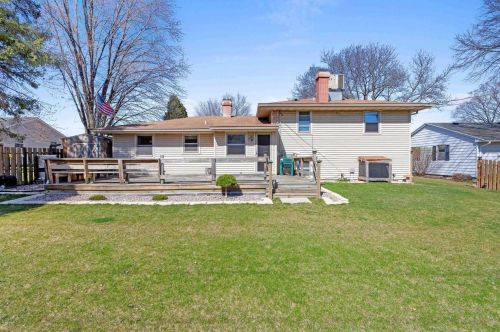 504 Hilltop Dr, Green Bay, WI 54301-2718