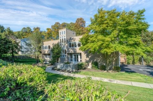 10 High Mountain Trl, Lincoln Park, NJ 07035-1937