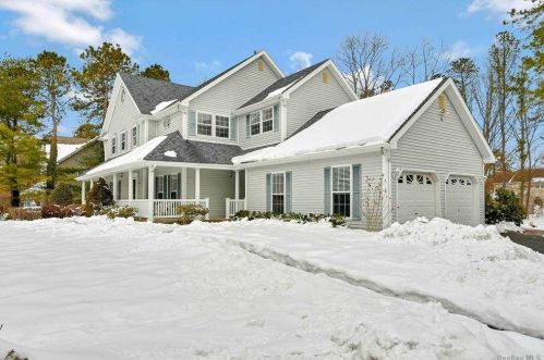 19 Torrington Ln, Shoreham, NY 11786-2032
