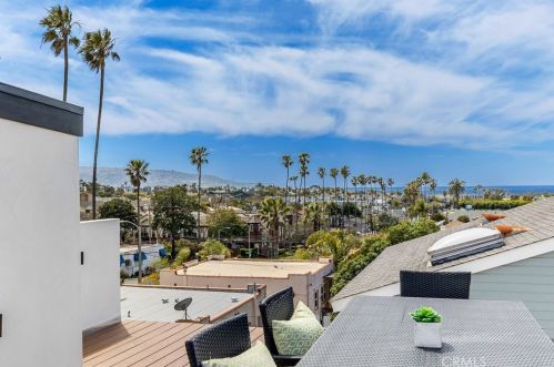 705 Juanita Ave, Redondo Beach CA  90277-2227 exterior