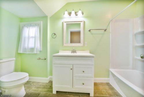 320 Knowlton St, Belvidere NJ  07823-1824 exterior