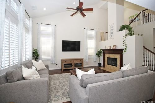 17445 Winter Pine Way, Santa Clarita, CA 91387-6878
