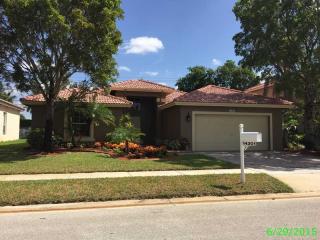 14301 33rd Ct, Hollywood, FL 33027-3768