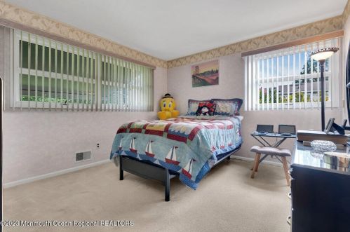 10 Webster Dr, Hazlet NJ 07730-1444 exterior