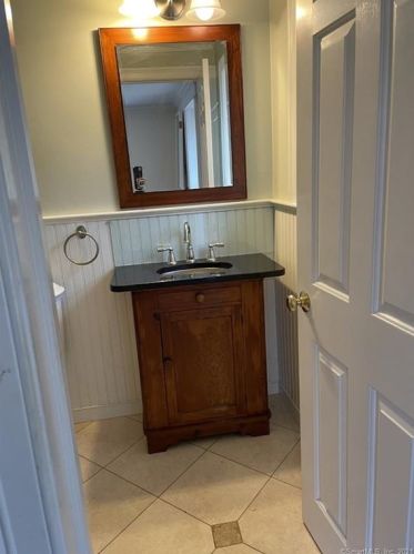 6 Powder Horn Hill Rd, Wilton CT  06897-3119 exterior