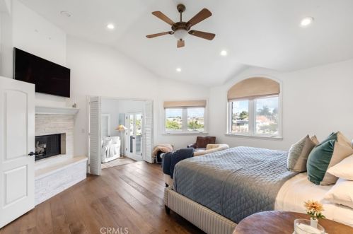 916 9th St, Manhattan Beach CA  90266-5953 exterior