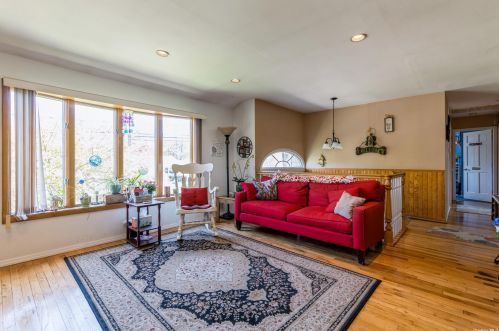 26 Sarah Dr, Lake Grove, NY 11755-2218