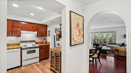 4651 1st St, Saint Petersburg, FL 33703-4953