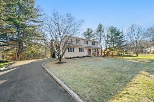 5 Capt Faldermeyer Dr, Stony Point, NY 10980-3405