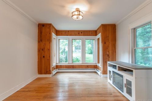 34 Nashville Rd, Bethel, CT 06801-2526
