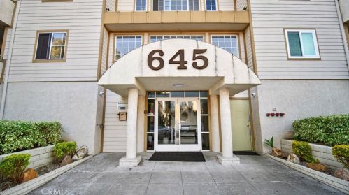 645 Chestnut Ave, Long Beach CA 90802-1208 exterior