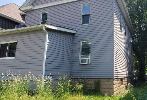 711 Carlisle St, New Castle PA 16101-2308 exterior