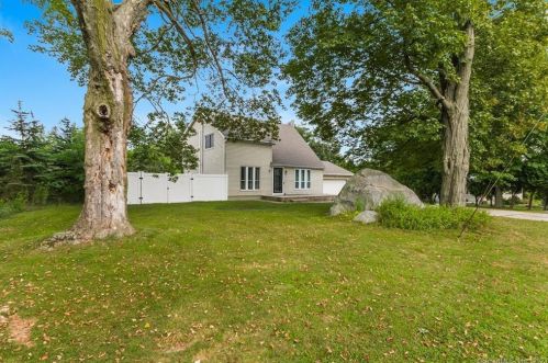 3 Chandler Dr, Waterbury, CT 06712-1404
