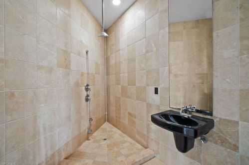 4150 Dingman Dr, Sanibel FL 33957-5107 exterior