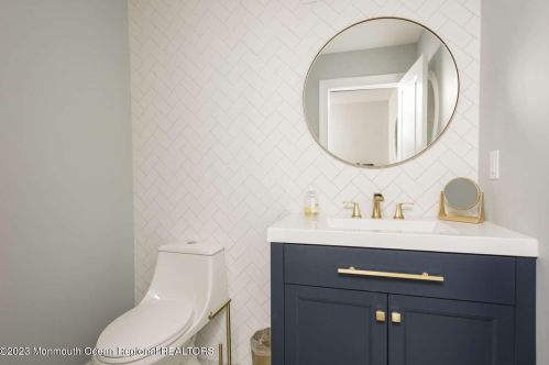 5 Fort Ave, Pelican Island NJ  08751-1512 exterior