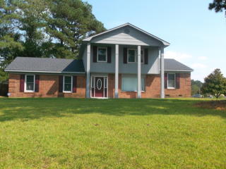 5995 Lakeway Dr, Fayetteville NC  28304-5665 exterior