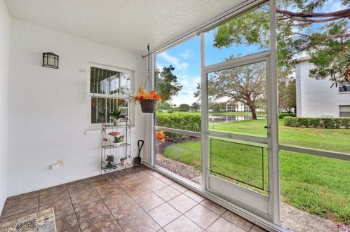 9610 Victoria Ln, Naples, FL 34109-8612