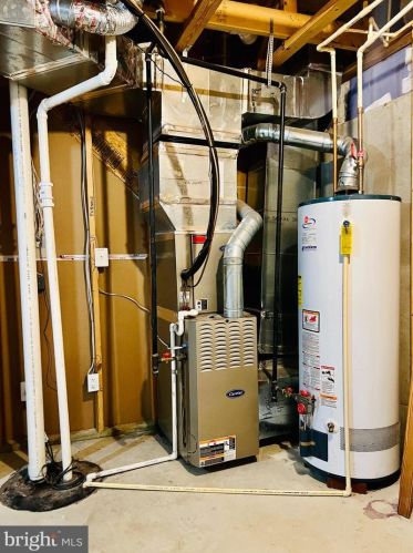 216 Cavalry Ct, Strasburg VA  22657-2186 exterior