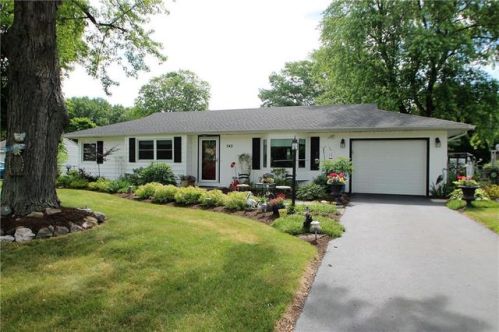 542 West Rd, Webster, NY 14580-1131