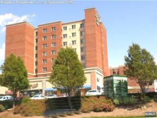 5512 City Pl, Edgewater NJ  07020-3172 exterior