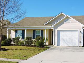 1433 Spring Pine Ct, Belville, NC 28451-9477
