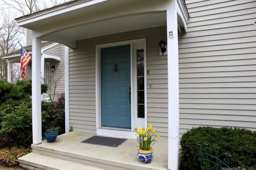8 Laurel Dr, Lyme, CT 06371-1462