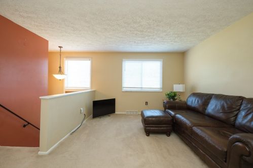 204 Wedgewood Dr, Pittsburgh, PA 15227-1510