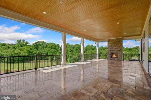 16067 Waterford Crk Cir, Hamilton VA  20158-3342 exterior