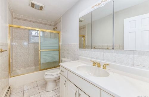 4 Flint Ln, Muttontown NY  11753-2611 exterior