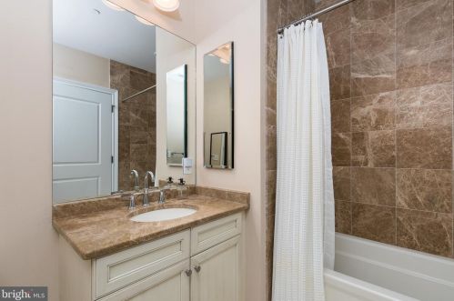 221 Victoria Mews, Princeton NJ  08542-3748 exterior