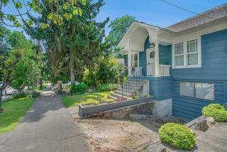 6027 28 Ave, Seattle WA  98108-3113 exterior