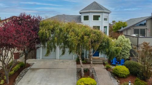 340 Valdez Ave, Princeton By The Sea, CA 94019-1895