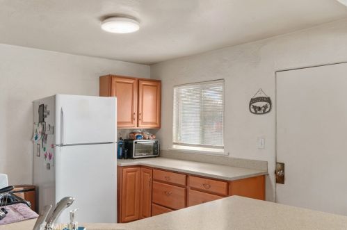 1744 Oakdale St, Chico CA  95928-7047 exterior